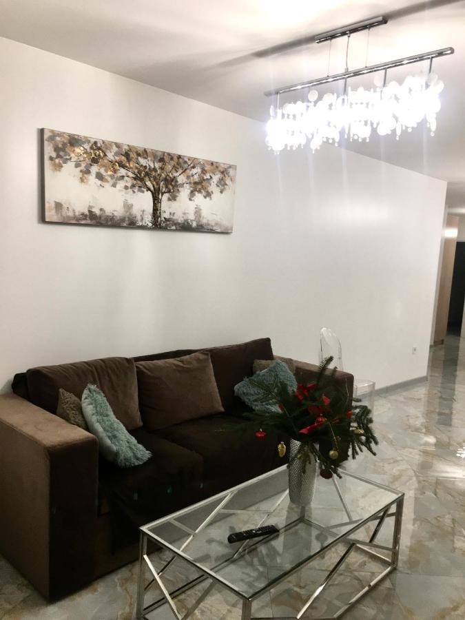 4-Room Jacuzzi Apartment 리비프 외부 사진