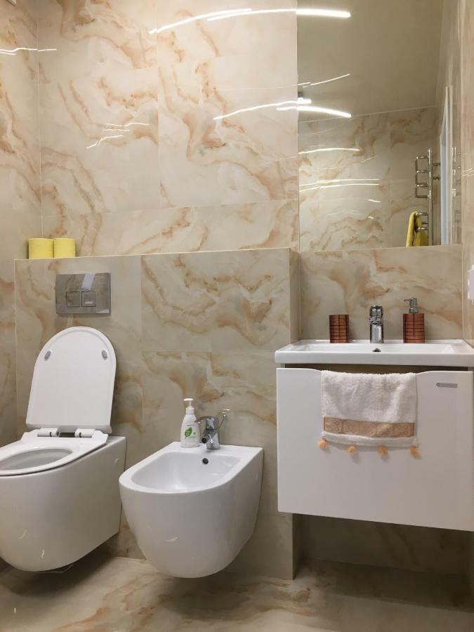 4-Room Jacuzzi Apartment 리비프 외부 사진